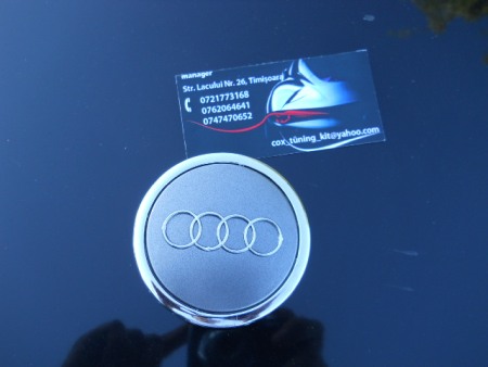 capace originale audi pe fundal gri sobolan [1]