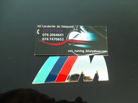 Emblema portbagaj cu M din metal [1]