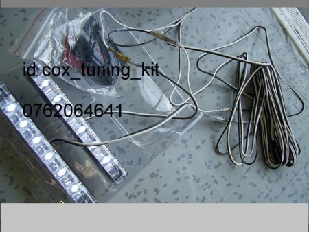 Proiectoare Cu Lumina De Zi Si Lupa [1]