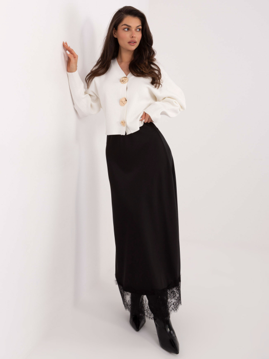 Pulover ecru elegant cu nasturi decorativi [2]