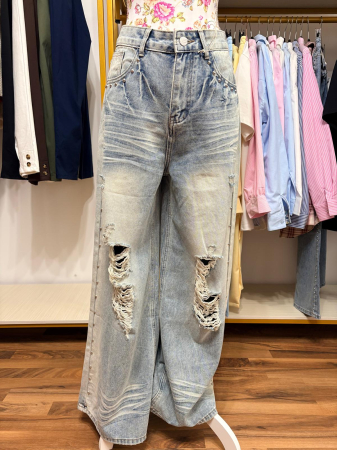 Blugi wide leg cu rupturi si aplicatii metalice [1]