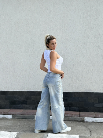Blugi wide leg cu rupturi si aplicatii metalice [2]