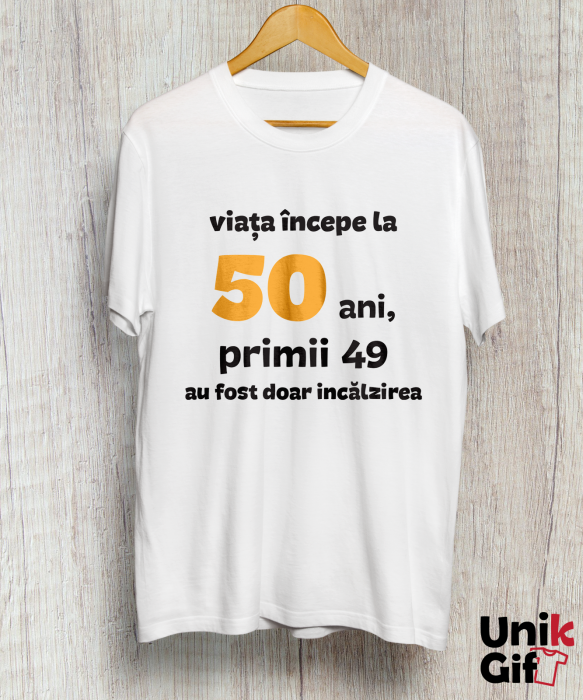 Tricou aniversar personalizat "Viața începe la ...” [1]