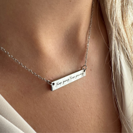 Cadouri pentru iubită și soție - Colier Damă Personalizat cu Nume/Mesaje/Date - Plăcuță 35x6mm, Lanț Reglabil 45cm, Inox Premium