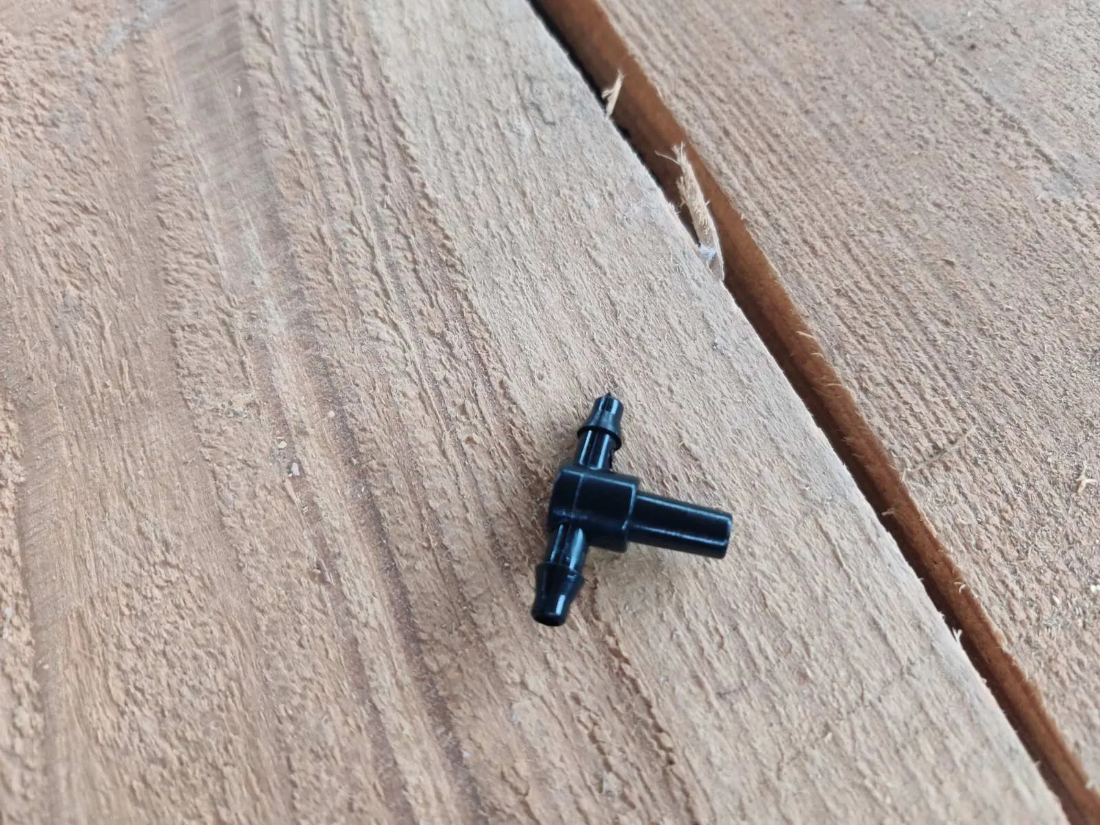 Microirigare. Microțeavă, picurătoare - Adaptor pentru microtub cu 2 iesiri D. 6  UNITAPE