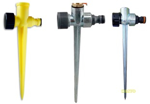 Irigatoare (sprinklere). Suporturi pentru irigatoare - Suport pentru aspersor D. 1/2" FI metal  UNITAPE