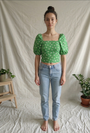 Topuri si Tricouri - Tricou plepum LTS, verde cu margarete, maneci bufante, XL
