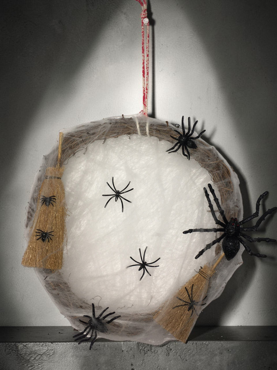 Coroniță Halloween Handmade Pânză de Păianjen și Mături Decorative "Măturici Vrăjite" [3]