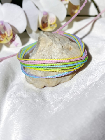 BRĂȚĂRI VELVETEENS - Brățară Reglabilă Handmade Din  Șnur Cerat  – „Curcubeu Pastel”