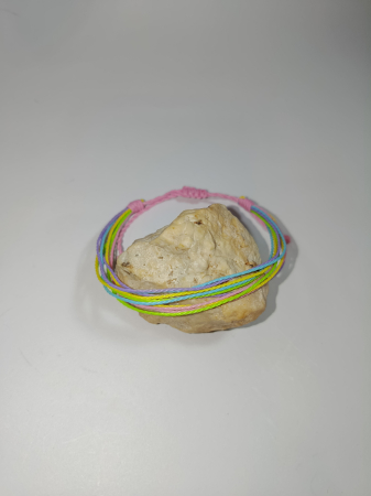 FEMEI - Brățară Mărțișor Handmade din Șnur Cerat, „Curcubeu Pastel” Reglabilă