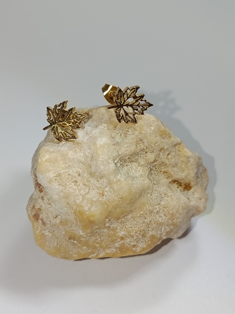 CERCEI PENTRU FEMEI - Cercei aurii frunză din inox hipoalergenic, „Șoapta Arinului" rezistenți la apă