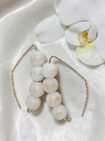 VELVET LADIES - Cercei  Jad Alb – Sârmă Hipoalergenică Aurie, "Șoapta luminii"