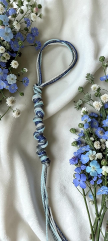 Charm pentru telefon albastru handmade – șnur cerat împletit manual, "Laguna" [1]