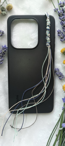 VELVET TREASURES - Charm pentru telefon albastru handmade – șnur cerat împletit manual, "Laguna"