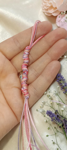 Charm Pentru Telefon Handmade Roz Și Lila – Șnur Cerat Împletit Manual „Blush Amour” [1]