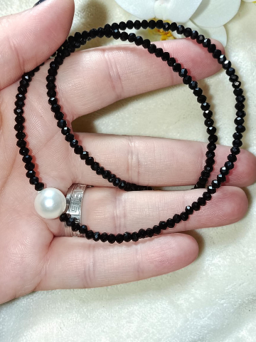 VELVET LADIES - Colier Choker Cristale Negre Și Perlă Mallorca - „Esența de Mallorca”