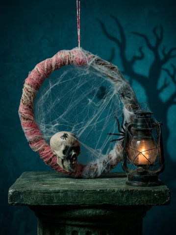 Coroniță Decorativă Halloween Gotică – Cu Craniu "Poarta către Tărâmul Umbrelor" [1]