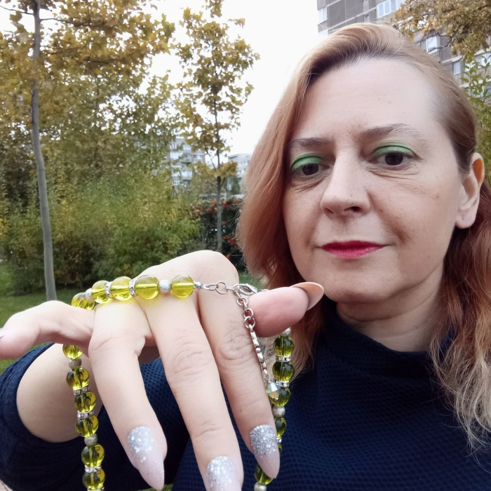 Colier handmade din sfere de sticla verde cu rhinestone si pandantiv fluture metalic [4]