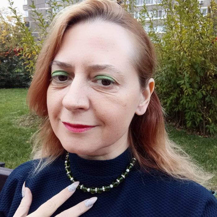 Colier handmade din sfere de sticla verde cu rhinestone si pandantiv fluture metalic [5]