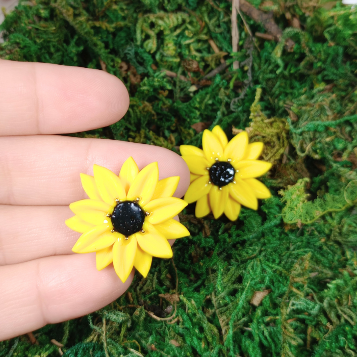 Cercei „Petale de Soare” – Flori Galbene Modelate Manual, Tip Șurub [3]