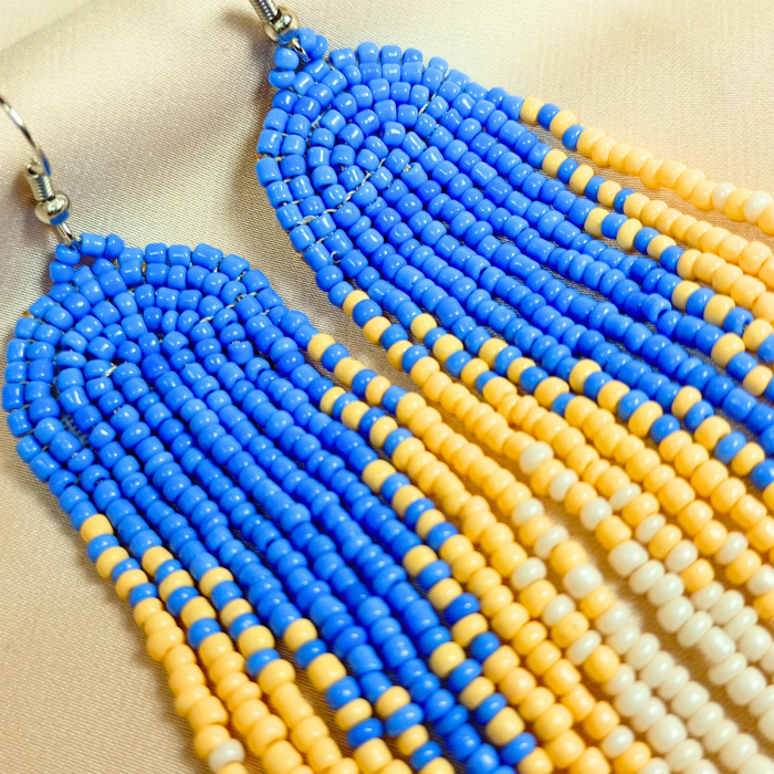 Cercei lungi cu mărgele albastru–piersică–ivory pe dantelă – Blue Sunset [2]