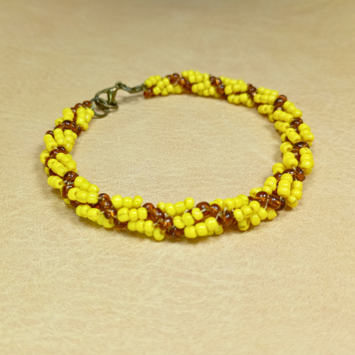 Brățară galbenă din mărgele de sticlă [4]