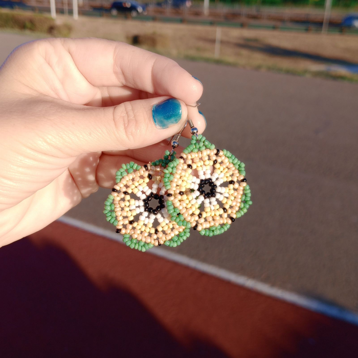 Cercei din mărgele TOHO, realizați manual – model floral galben-verde [7]