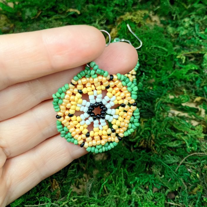 Cercei din mărgele TOHO, realizați manual – model floral galben-verde [4]