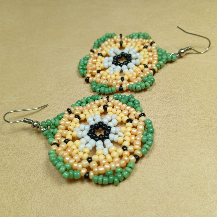 Cercei din mărgele TOHO, realizați manual – model floral galben-verde [5]