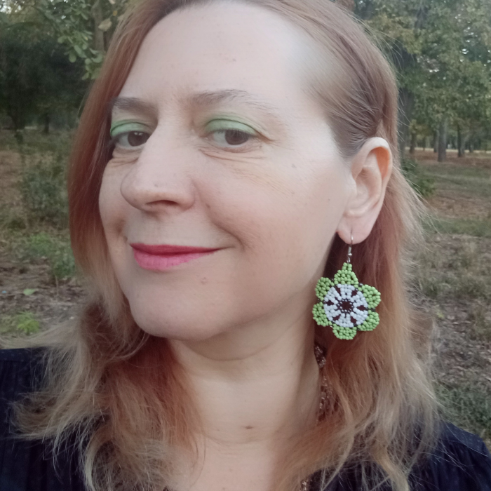 Cercei din mărgele TOHO, realizați manual – model floral galben-verde [9]