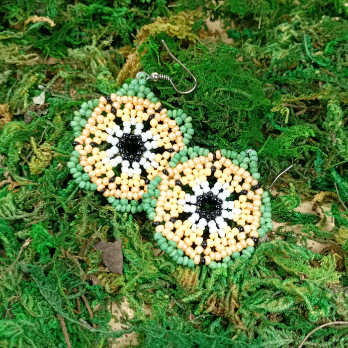 Cercei din mărgele TOHO, realizați manual – model floral galben-verde [3]