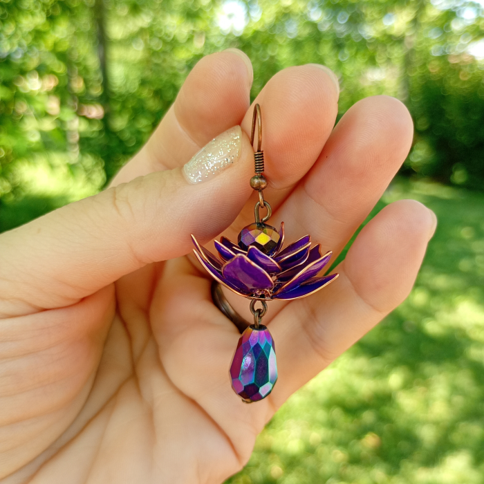 Cercei Lotus Mov Handmade – Flori Fantasy din Rășină și Cristale Iridescente [10]