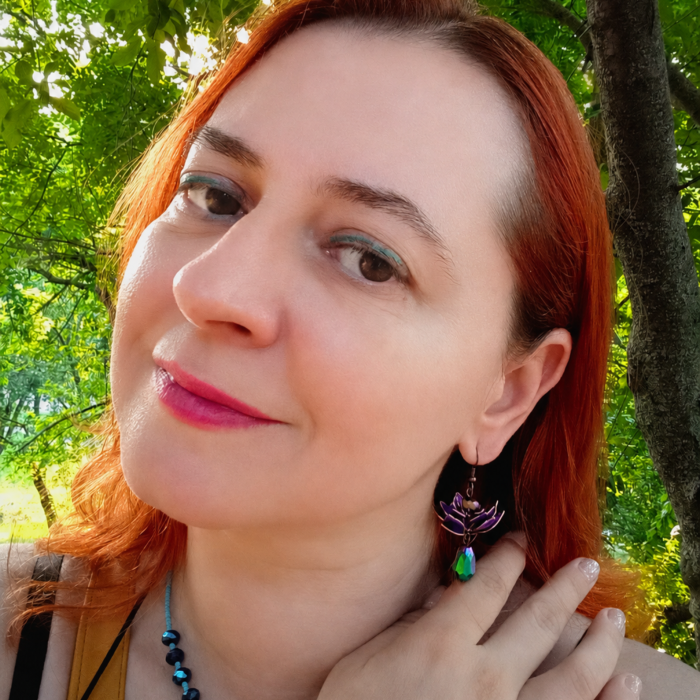 Cercei Lotus Mov Handmade – Flori Fantasy din Rășină și Cristale Iridescente [3]