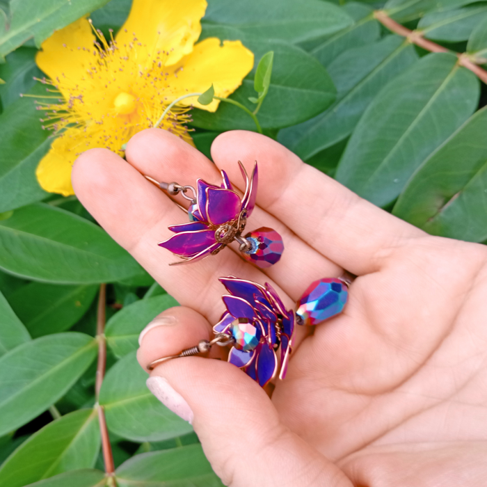 Cercei Lotus Mov Handmade – Flori Fantasy din Rășină și Cristale Iridescente [2]