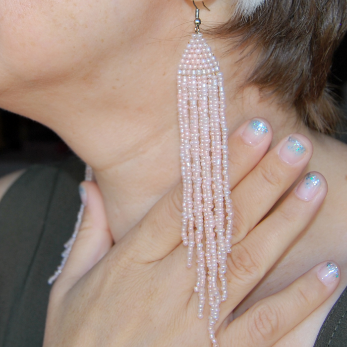 Cercei lungi handmade din mărgele de sticlă nude 14.7 cm [8]