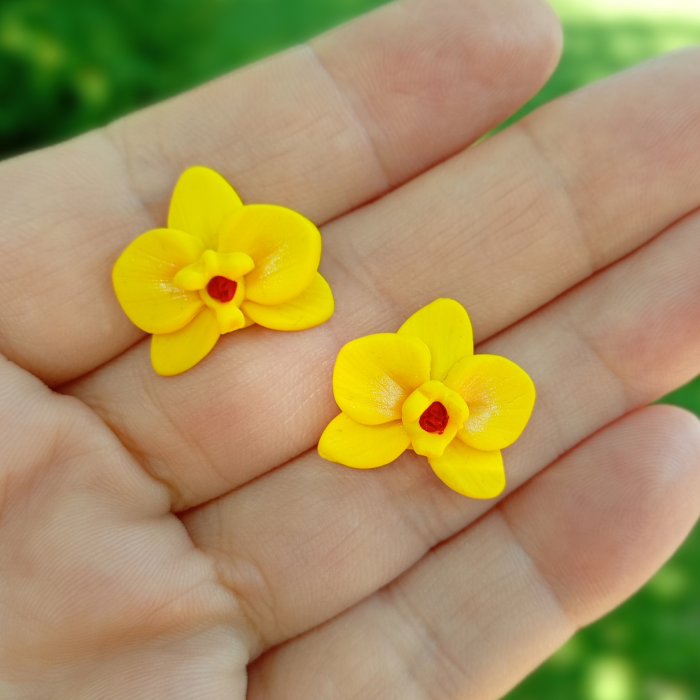 Cercei orhidee galbene handmade, tip șurub, din argilă polimerică – ușori și veseli [3]