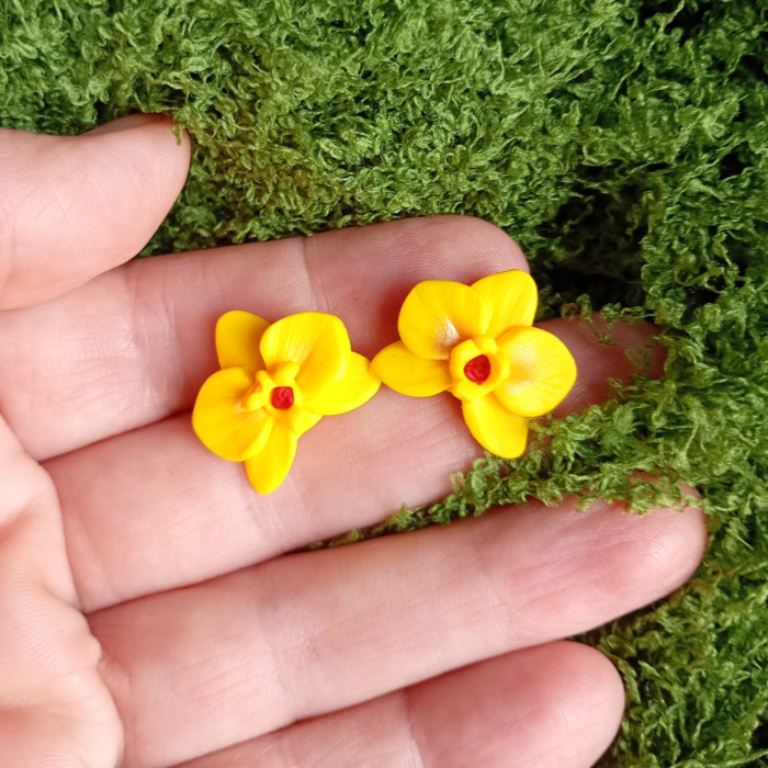 Cercei orhidee galbene handmade, tip șurub, din argilă polimerică – ușori și veseli [3]