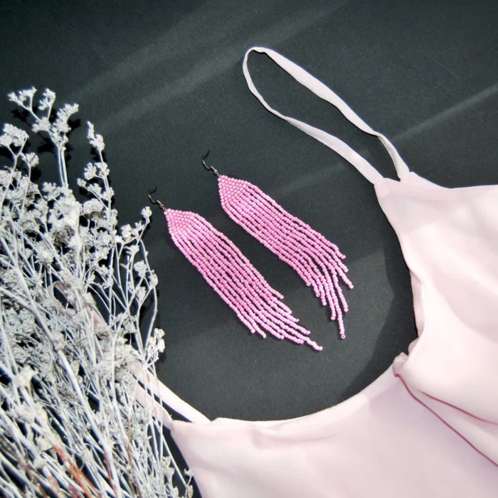 Cercei Roz Delicat – strălucire feminină în mișcare [5]