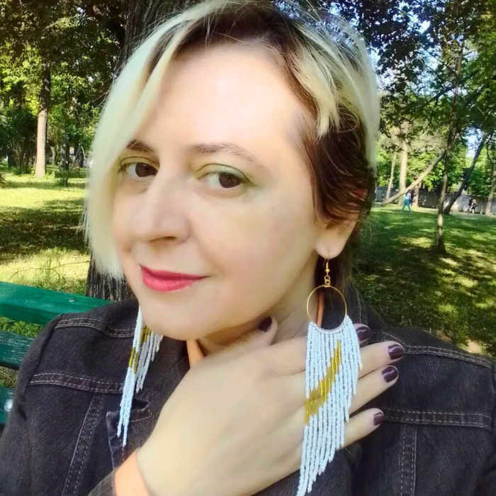 Cercei statement lungi albi cu galben auriu [4]