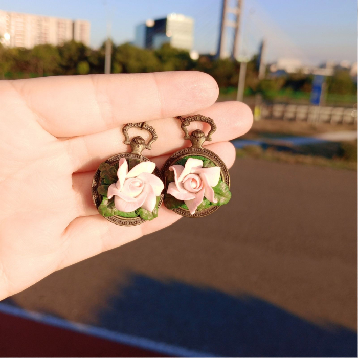 Cercei vintage cu trandafiri roz din argilă polimerică pe bază bronz antichizat [3]