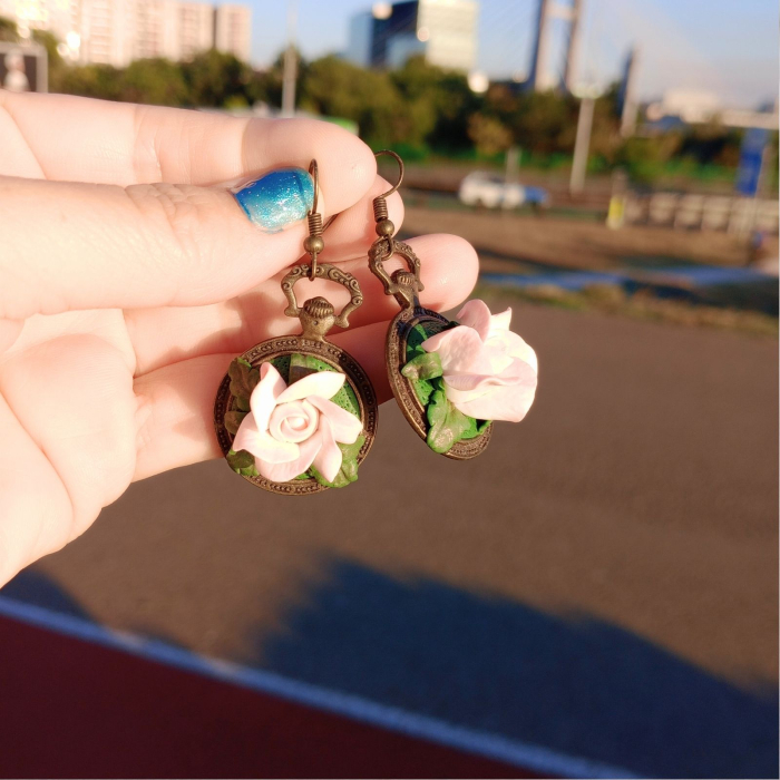 Cercei vintage cu trandafiri roz din argilă polimerică pe bază bronz antichizat [2]