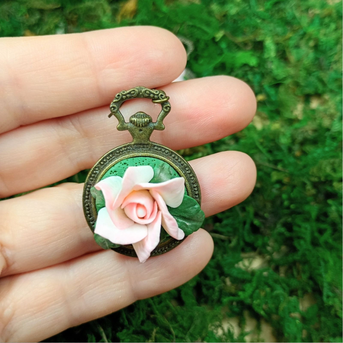 Cercei vintage cu trandafiri roz din argilă polimerică pe bază bronz antichizat [5]