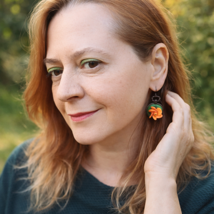 Cercei vintage cu trandafiri portocalii din argilă polimerică pe bază bronz antichizat [1]