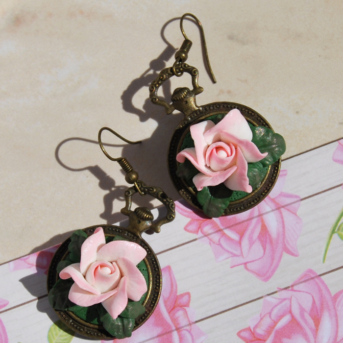 Cercei vintage cu trandafiri roz din argilă polimerică pe bază bronz antichizat [8]