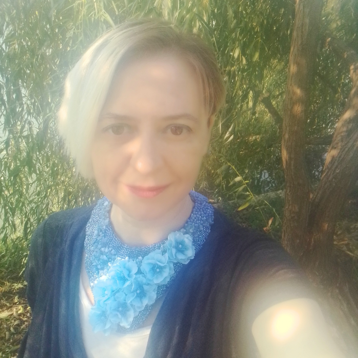 Colier statement Blue Garden cu flori albastre și mărgele cusute manual – UNICAT [17]