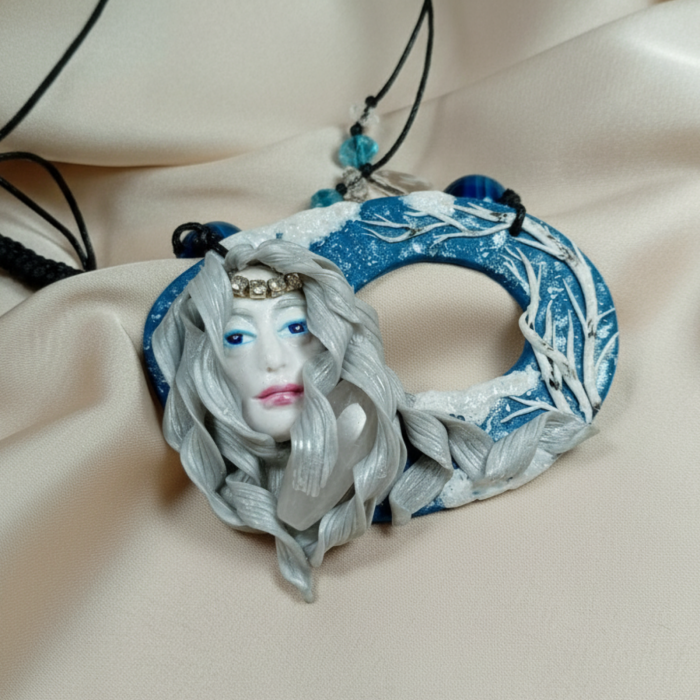 Pandantiv UNICAT „Zâna Iernii” – argilă polimerică si cuart, lucrat manual [8]