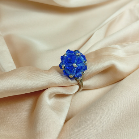 Inele - Inel reglabil cu sferă din cristale albastre – biconice din sticlă și mărgele cusute