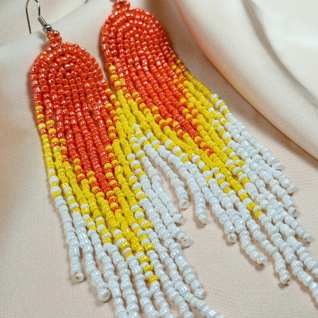 Cercei lungi cu mărgele în degrade roșu–galben–alb – Fire Dance [1]