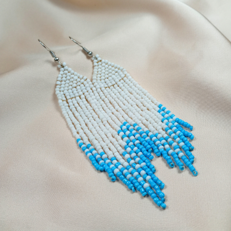 Cercei lungi margele - Cercei lungi handmade din margele de sticla alb si bleu