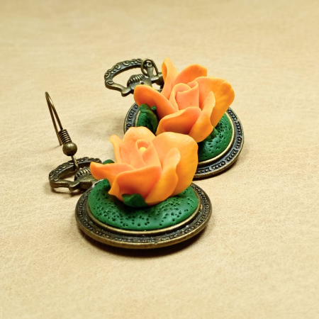 Cercei vintage cu trandafiri portocalii din argilă polimerică pe bază bronz antichizat [2]